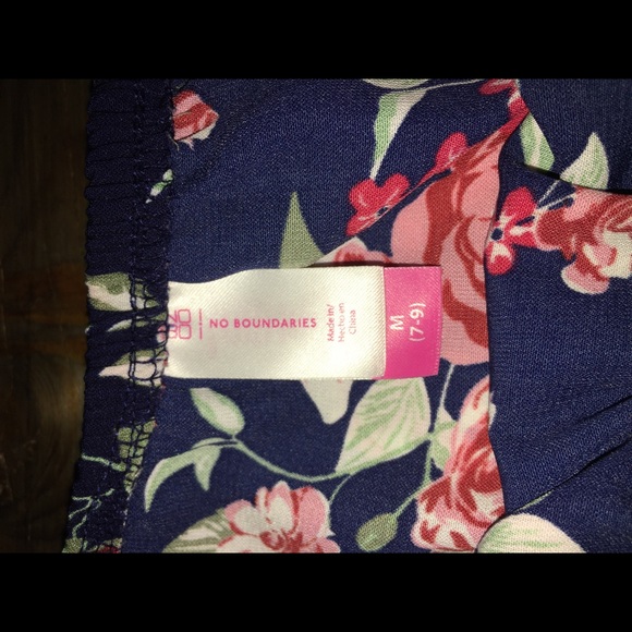 Cold shoulder top - Picture 3 of 4